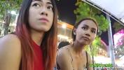 คลิปโป๊ Super tiny 18yo Thai hottie with Bangkok bubble butt booty rides tuktuk ft period Song ร้อน 2021