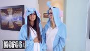 ดาวน์โหลด คลิปโป๊ Onesie Twosie Threesome MOFOS - 789XxxThai.Org