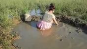 คลิปโป๊ออนไลน์ girl in pink skirt mud crawling 3gp ฟรี